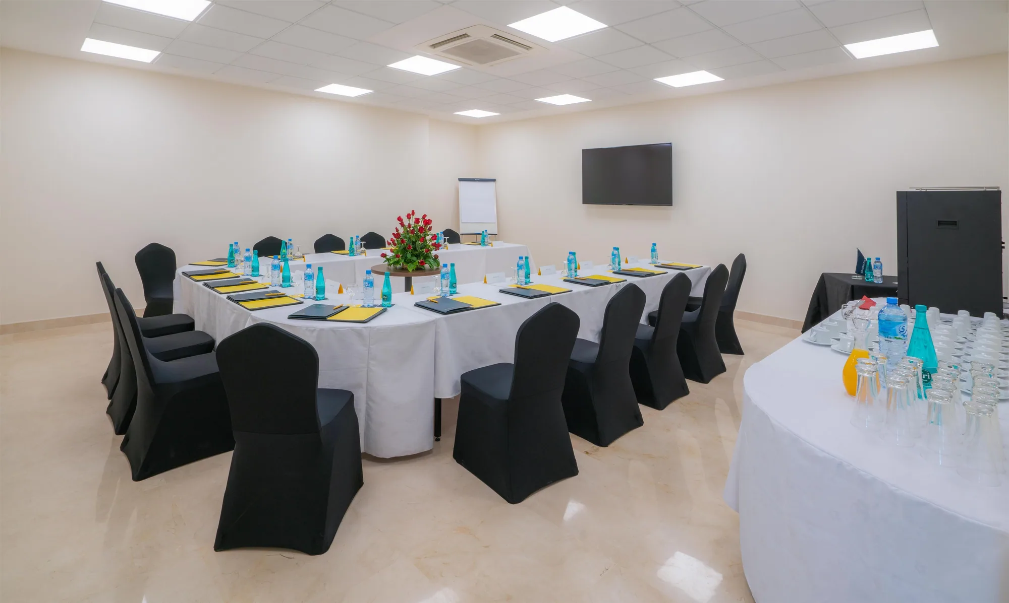 A meeting room at Hôtel Golden Tulip Royaume, set up boardroom-style