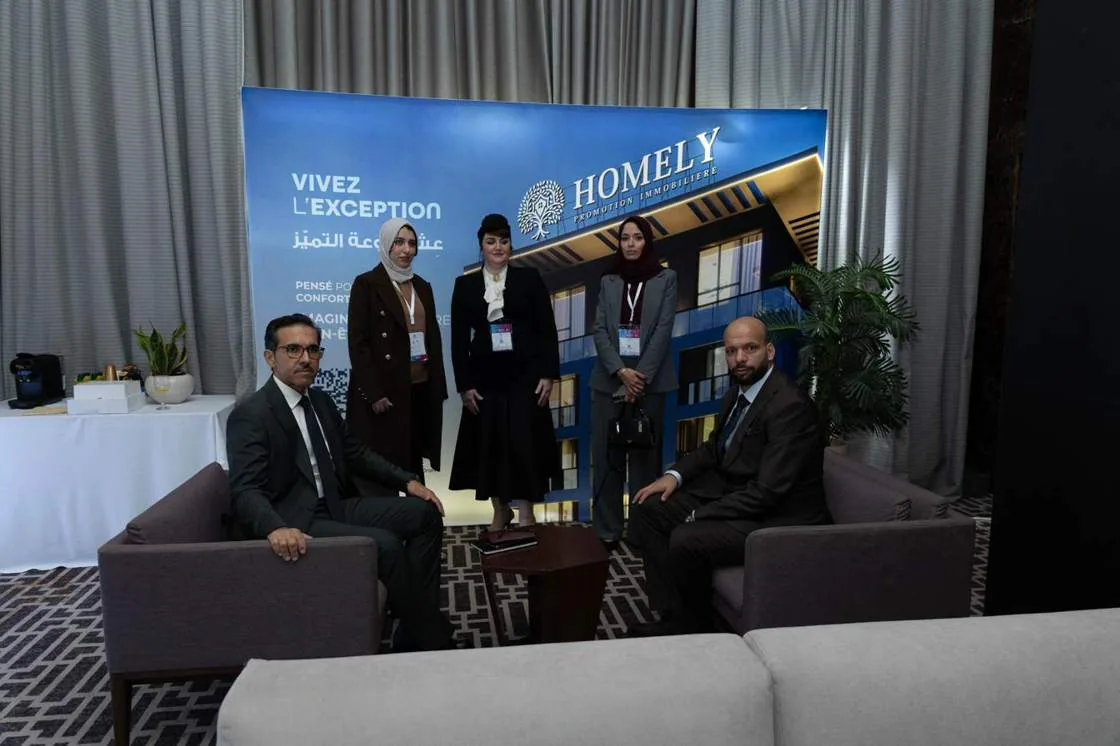 A meeting in the Homely lounge during the summit